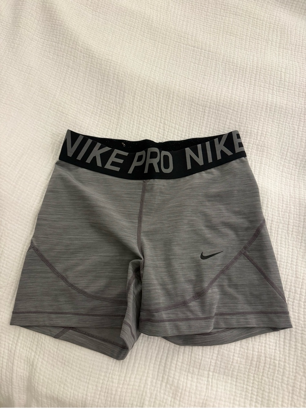 Nike women’s Gray NIKE PRO Athletic Compression Shorts